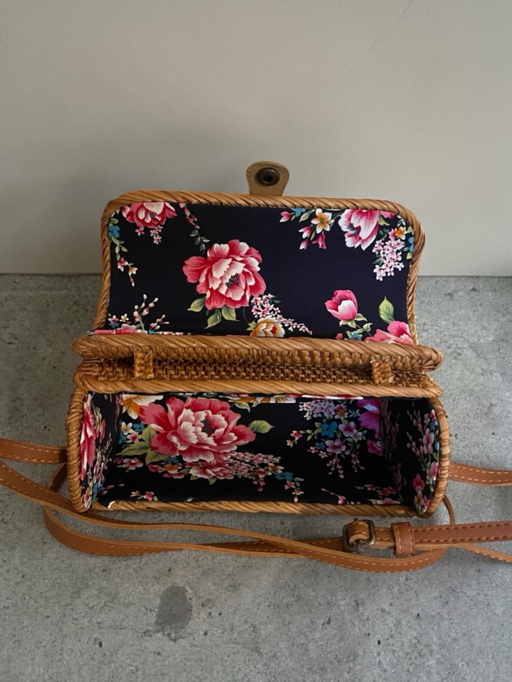 Rectangular Rattan Crossbody Bag - Picture 4 of 5